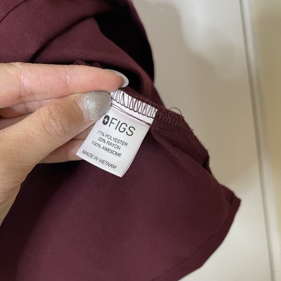 FIGS short sleeve 2 pocket medical scrub top maroon red XS - Picture 3 of 4